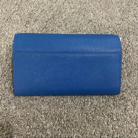 Michael Kors Carryall Leather Wallet - Picture 5 of 9